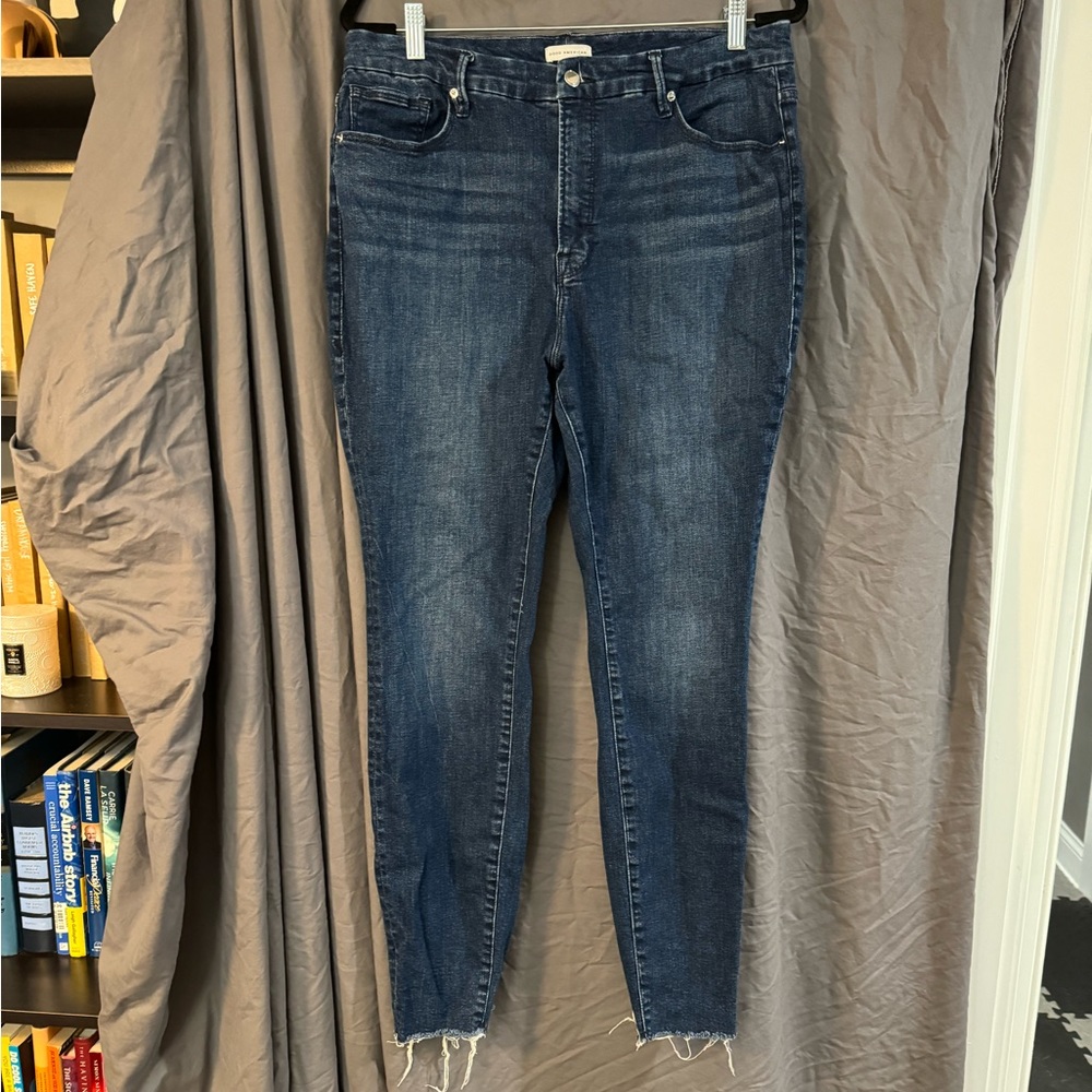Good American dark wash skinny jeans with raw hem size 16